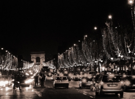 Коледната река по Champs Elysees