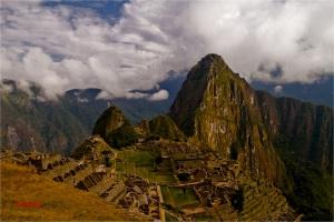 Photo by Илийчо Machu Picchu in Peru - руините на Мачу Пикчу и извисилия се над тях mt. Huyana Picchu 2720 m.