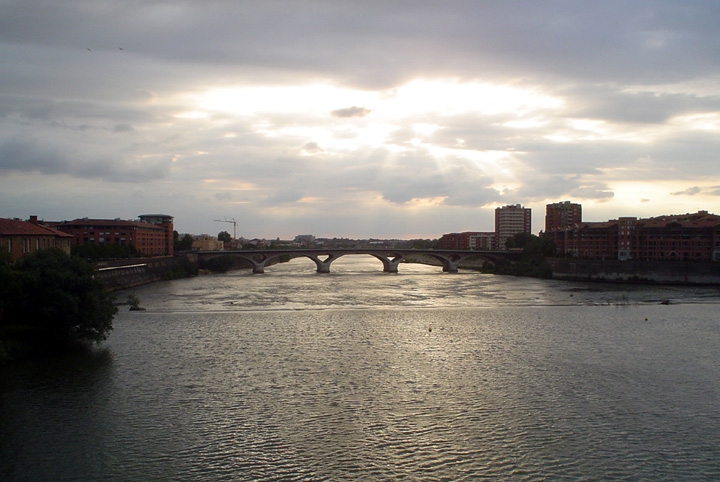 река Garrone в Toulouse-Франция