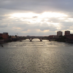 река Garrone в Toulouse-Франция