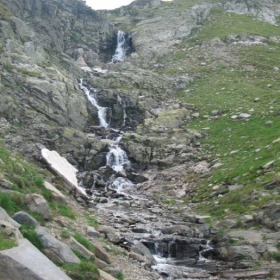 Високопланински водопад