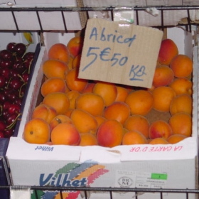 кайсии за 5.50 euro/kg?