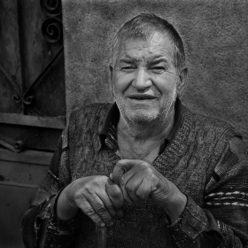 Един българин.