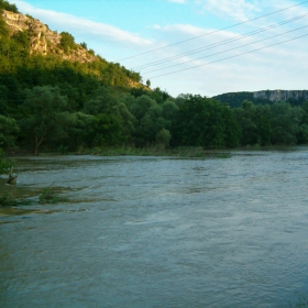 Водата спада...