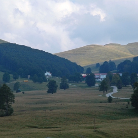 полянката пред мандрата