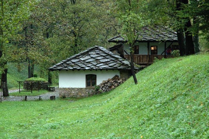 Eсен в зелено - Етъра