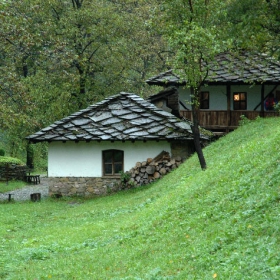 Eсен в зелено - Етъра