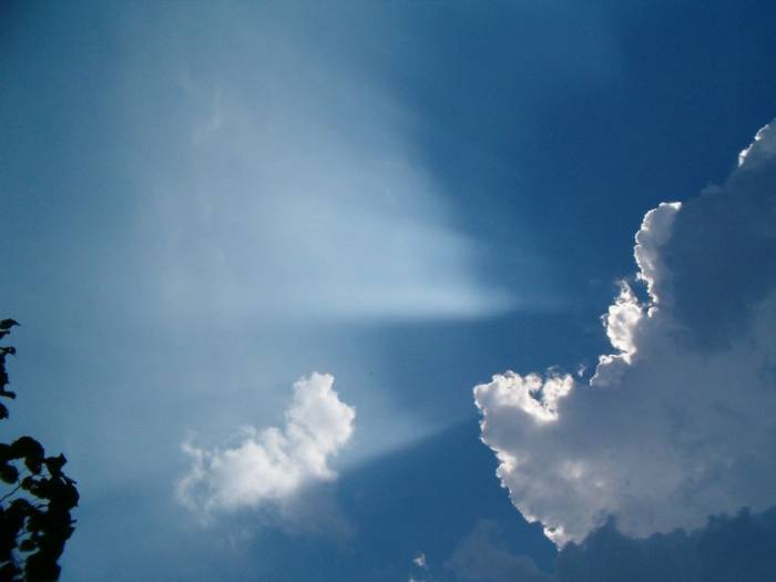 Sunlight shining through clouds (2)
