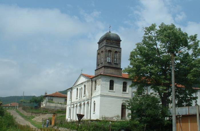 с. Кости- църквата
