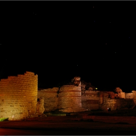 Нощем в стария Несебър