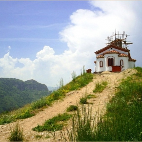 По пътя към Кръстова гора