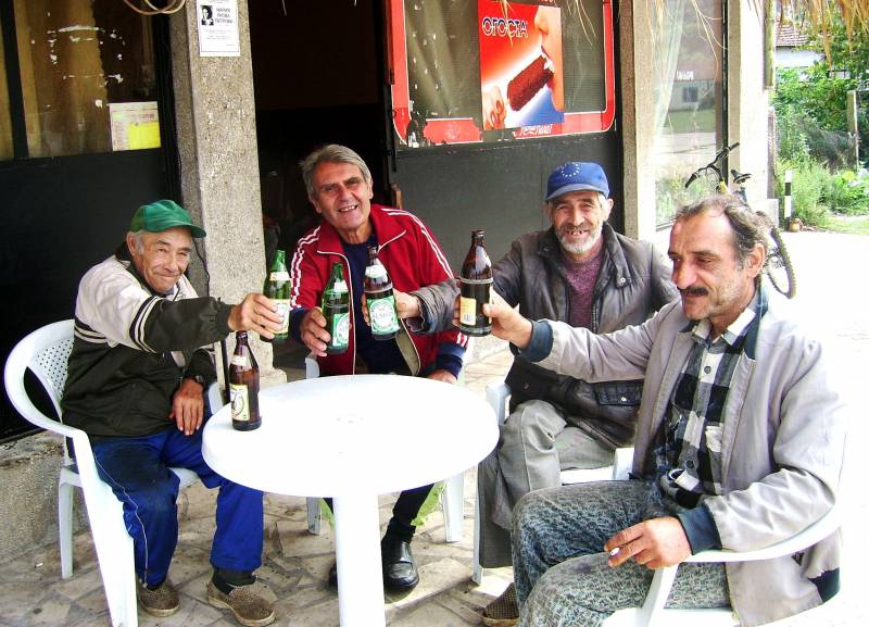 Кръчмата в село Дражинци: Четирите 