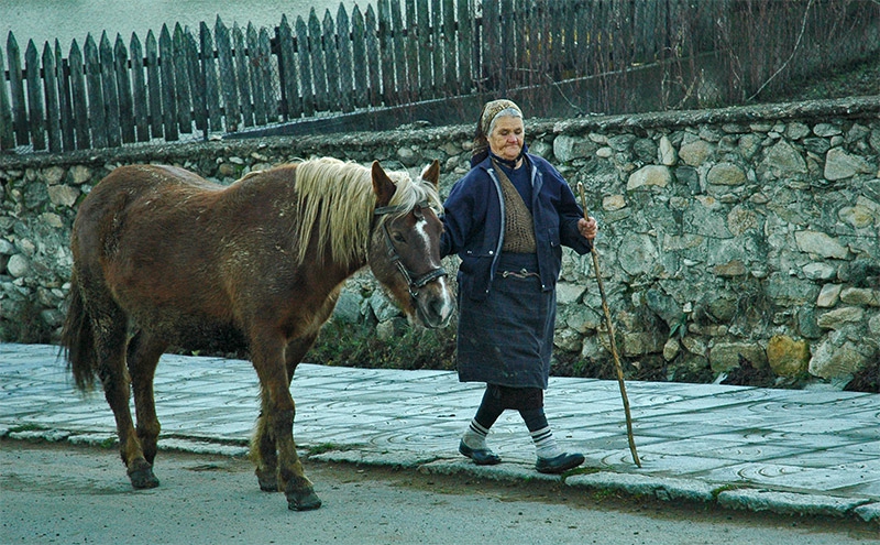По главната улица