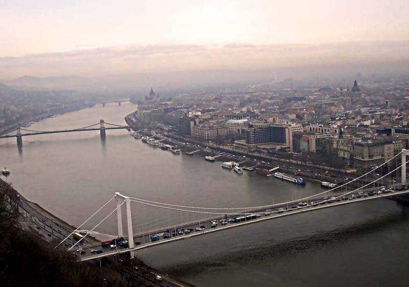 ..мъглива Будапеща