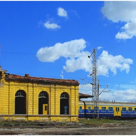 гарата ,на която влакове не спират