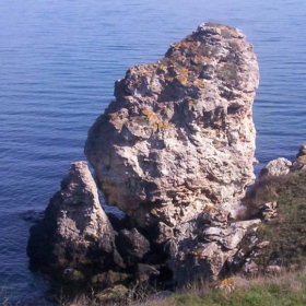 камен бряг