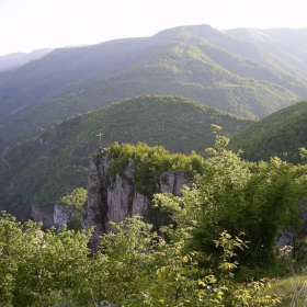 Кръста на Лакатнишките скали