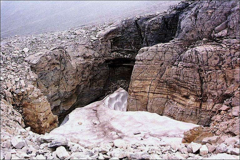 Погребаният снежник