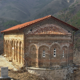 Костницата при бачковския монастир