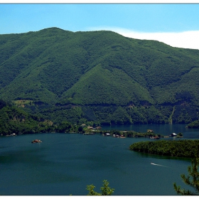 Яз. Въча... и село над водата