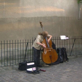 Самотен уличен музикант - Monmartre