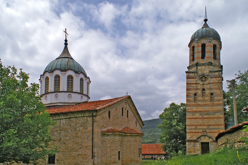 Църквата и кулата