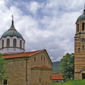 Църквата и кулата
