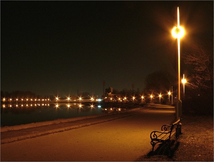 Lights in the water 2
