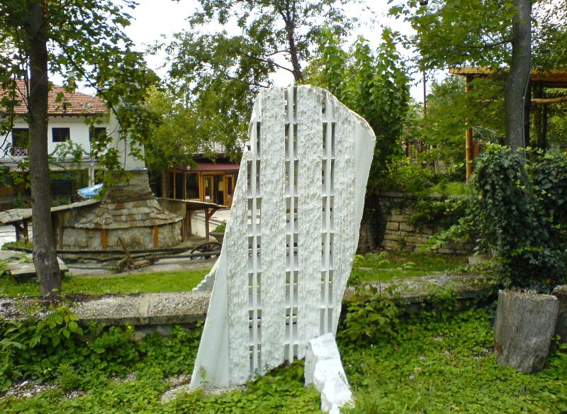 Склуптури- Хан