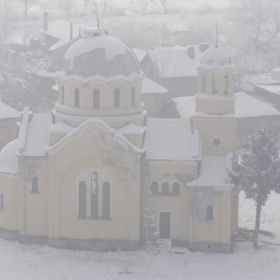 Църквата забулена в мъгла е...