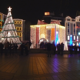 Весело посрещане и да е успешна и щастлива!