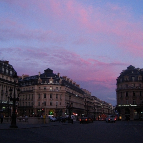 Париж в розово... Мисля, че беше на площад Place De l'Opera