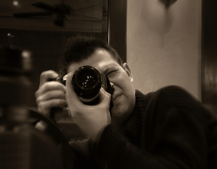 .. The Nikkor  MANIA .. Violino's  'Parkinson' Steady Shot ..