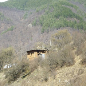 високо в планината