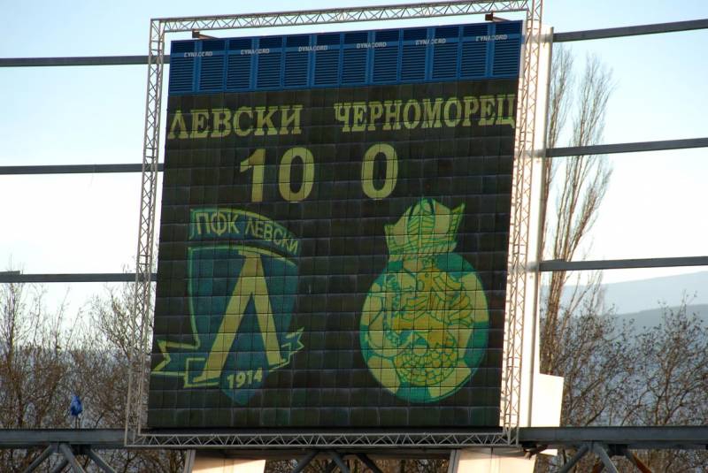 За кеф на 10000 зрители Левски смаза Черноморец  на старта на пролетния дял на първенството