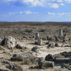 Усмивки на побитите камъни