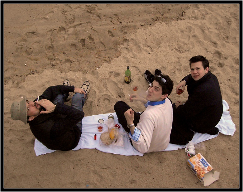 Bass, Violino & Druje Tito with the sweet wine of Biarritz