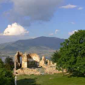 Базиликата Св Ахилий