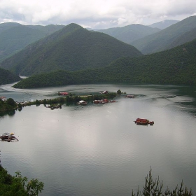 плаващи къщи