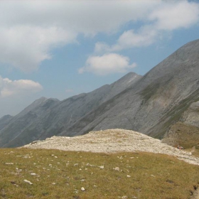 Кръстопът за към Вихрен,Кутело,Кончето,Казаните и хижа Бъндерица