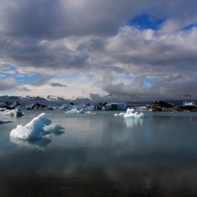 Езерото Jökulsárlón в подножието на ледник Vatnajokull, Исландия