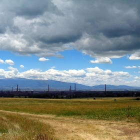 мрачно