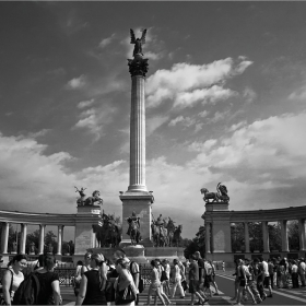 Площадът на героите