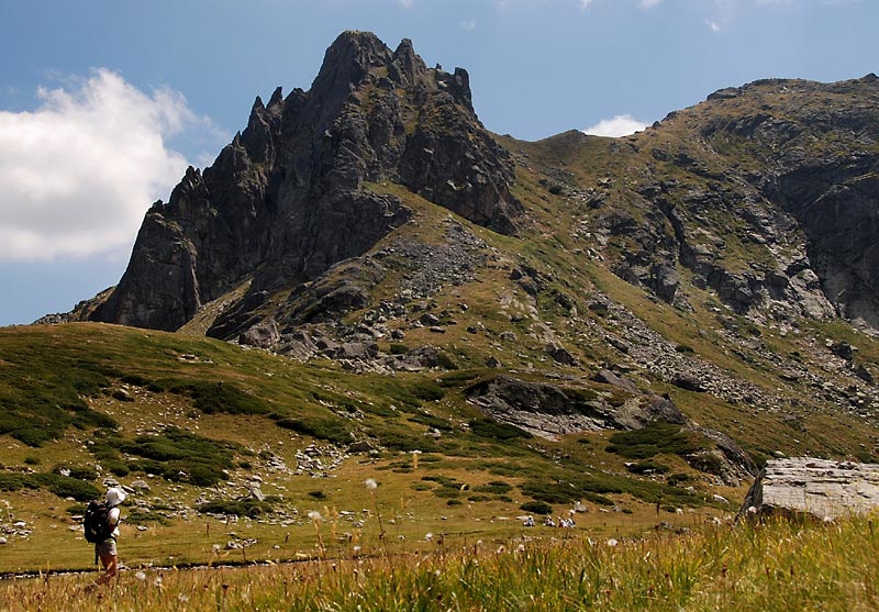 Вр. Харамията, 2465 м