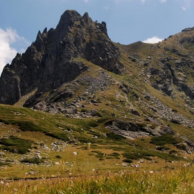 Вр. Харамията, 2465 м