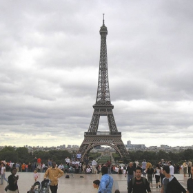 La tour Eiffel - 321 metres (Construction: 1887 - 1889)