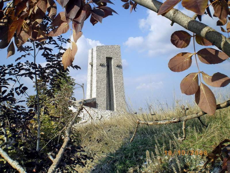 Есента при Паметника в Перущица