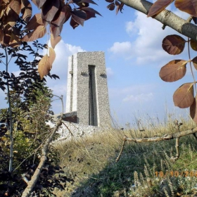 Есента при Паметника в Перущица