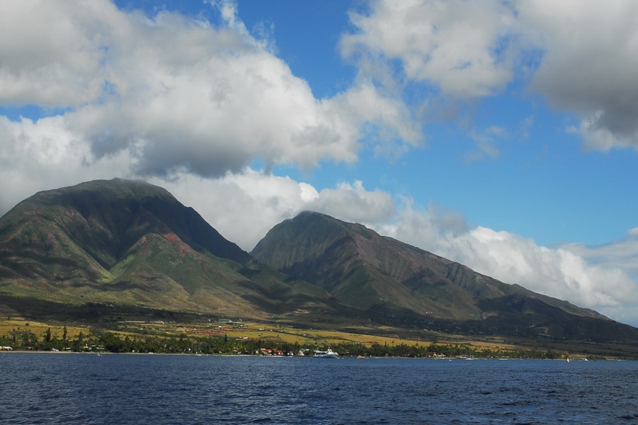 Lahaina Mountains,Hilo-Hawaii