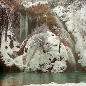 Зимен водопад